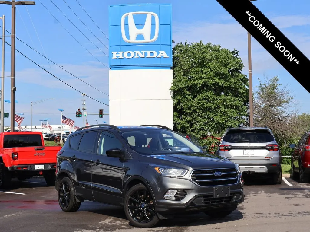 Gray 2019 Ford Escape SE for sale in Kansas City, MO