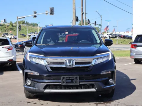 Photos of 2022 Honda Pilot Touring 7-Passenger for sale in Kansas City, MO at Jay Wolfe Honda