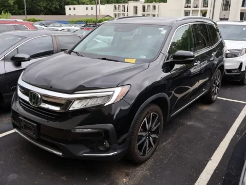 Another view of 2022 Honda Pilot Touring 7-Passenger for sale in Kansas City, MO at Jay Wolfe Honda