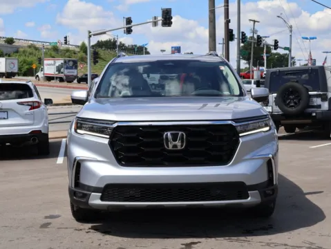 Photos of 2024 Honda Pilot Touring for sale in Kansas City, MO at Jay Wolfe Honda