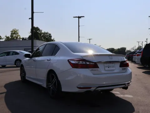 More photos of 2017 Honda Accord Sedan Sport SE at Jay Wolfe Honda, MO
