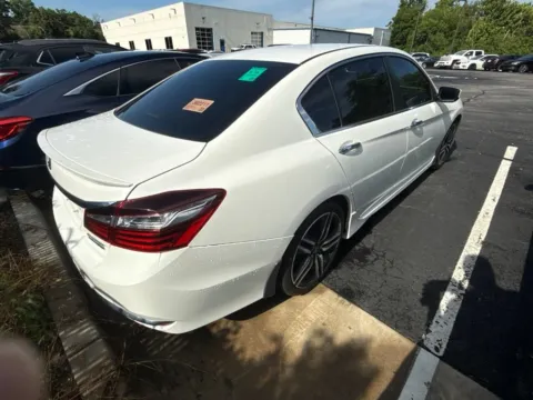 More photos of 2017 Honda Accord Sedan Sport SE at Jay Wolfe Honda, MO