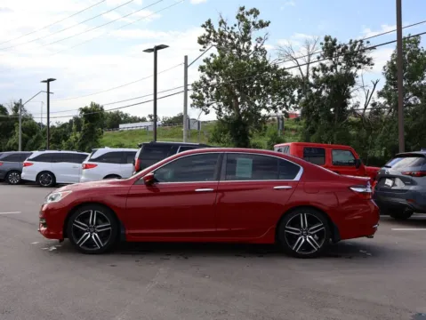 More photos of 2017 Honda Accord Sedan Sport SE at Jay Wolfe Honda, MO