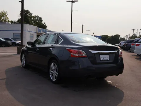 More photos of 2013 Nissan Altima 3.5 S at Jay Wolfe Honda, MO