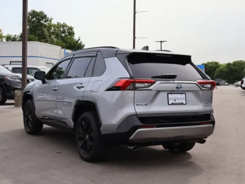 More photos of 2022 Toyota RAV4 Hybrid XSE at Jay Wolfe Honda, MO