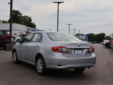 More photos of 2012 Toyota Corolla LE at Jay Wolfe Honda, MO