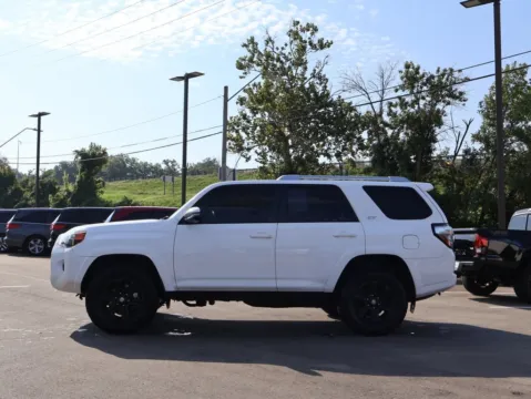 More photos of 2018 Toyota 4Runner SR5 Premium at Jay Wolfe Honda, MO