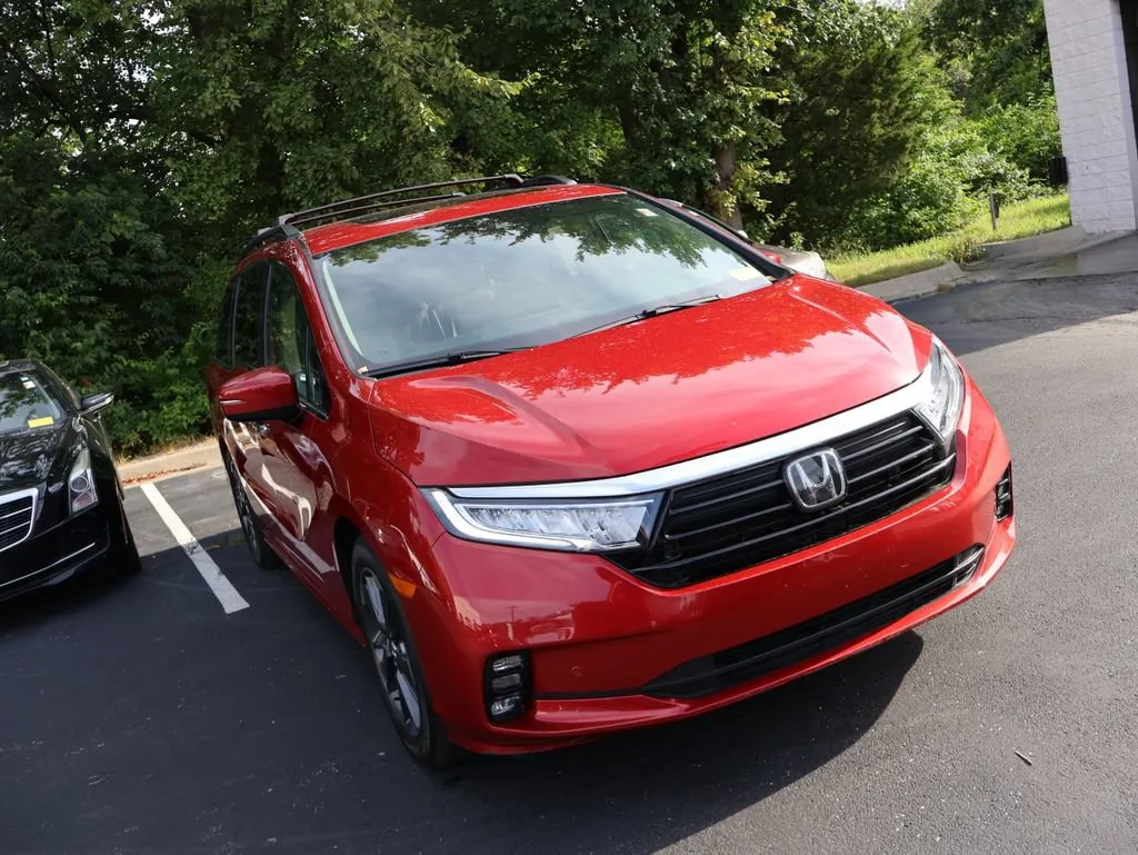 Red 2022 Honda Odyssey Elite for sale in Kansas City, MO