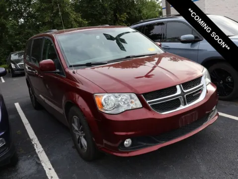 Red 2017 Dodge Grand Caravan SXT for sale in Kansas City, MO