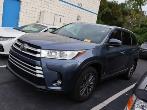 More photos of 2019 Toyota Highlander XLE at Jay Wolfe Honda, MO
