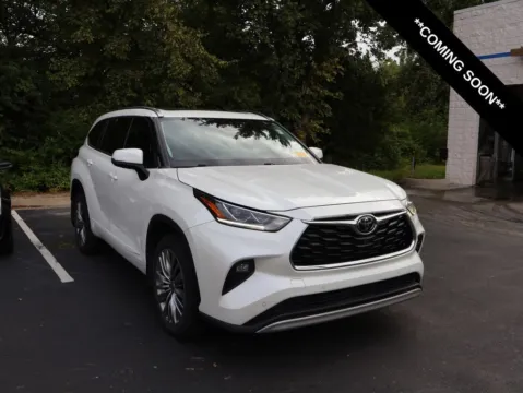 White 2021 Toyota Highlander Platinum for sale in Kansas City, MO