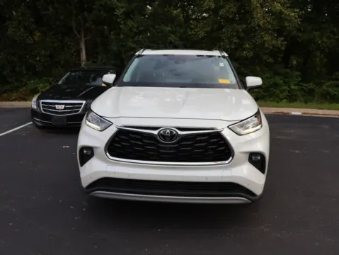 Photos of 2021 Toyota Highlander Platinum for sale in Kansas City, MO at Jay Wolfe Honda