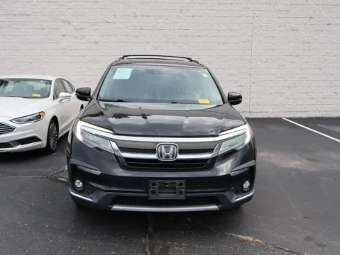 Photos of 2019 Honda Pilot Touring 8-Passenger for sale in Kansas City, MO at Jay Wolfe Honda