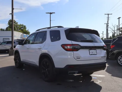 More photos of 2025 Honda Pilot Black Edition at Jay Wolfe Honda, MO