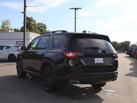 More photos of 2025 Honda Pilot Black Edition at Jay Wolfe Honda, MO