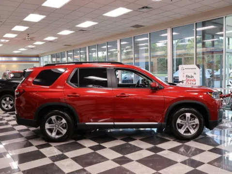 More photos of 2026 Honda Pilot EX-L at Jay Wolfe Honda, MO