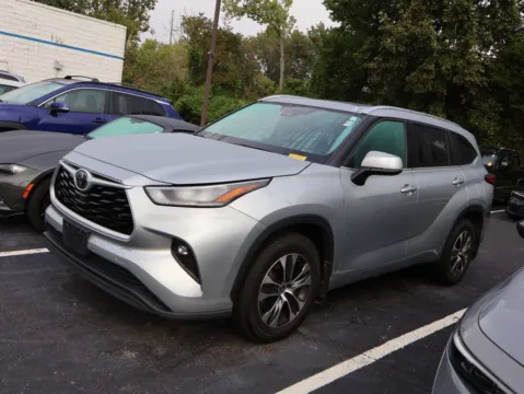 More photos of 2020 Toyota Highlander XLE at Jay Wolfe Honda, MO