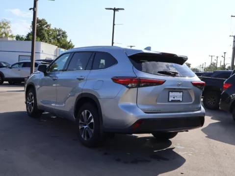 More photos of 2020 Toyota Highlander XLE at Jay Wolfe Honda, MO