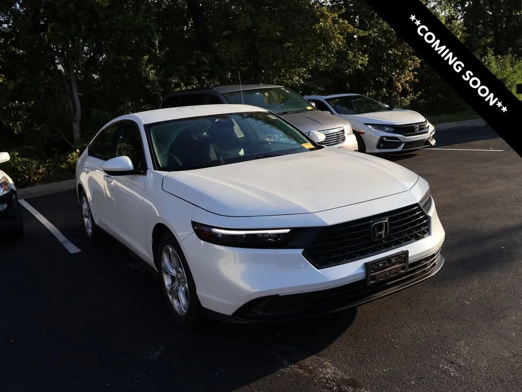 White 2024 Honda Accord Sedan LX for sale in Kansas City, MO
