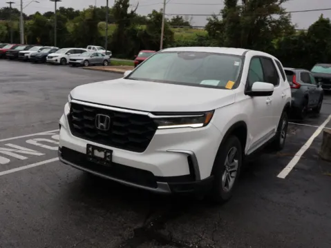 Another view of 2024 Honda Pilot EX-L 8 Passenger for sale in Kansas City, MO at Jay Wolfe Honda