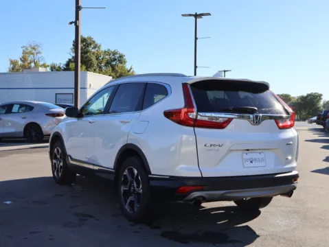 More photos of 2017 Honda CR-V Touring at Jay Wolfe Honda, MO