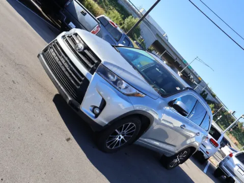 Another view of 2017 Toyota Highlander SE for sale in Kansas City, MO at Jay Wolfe Honda