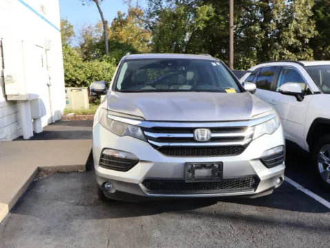 Photos of 2018 Honda Pilot Touring for sale in Kansas City, MO at Jay Wolfe Honda
