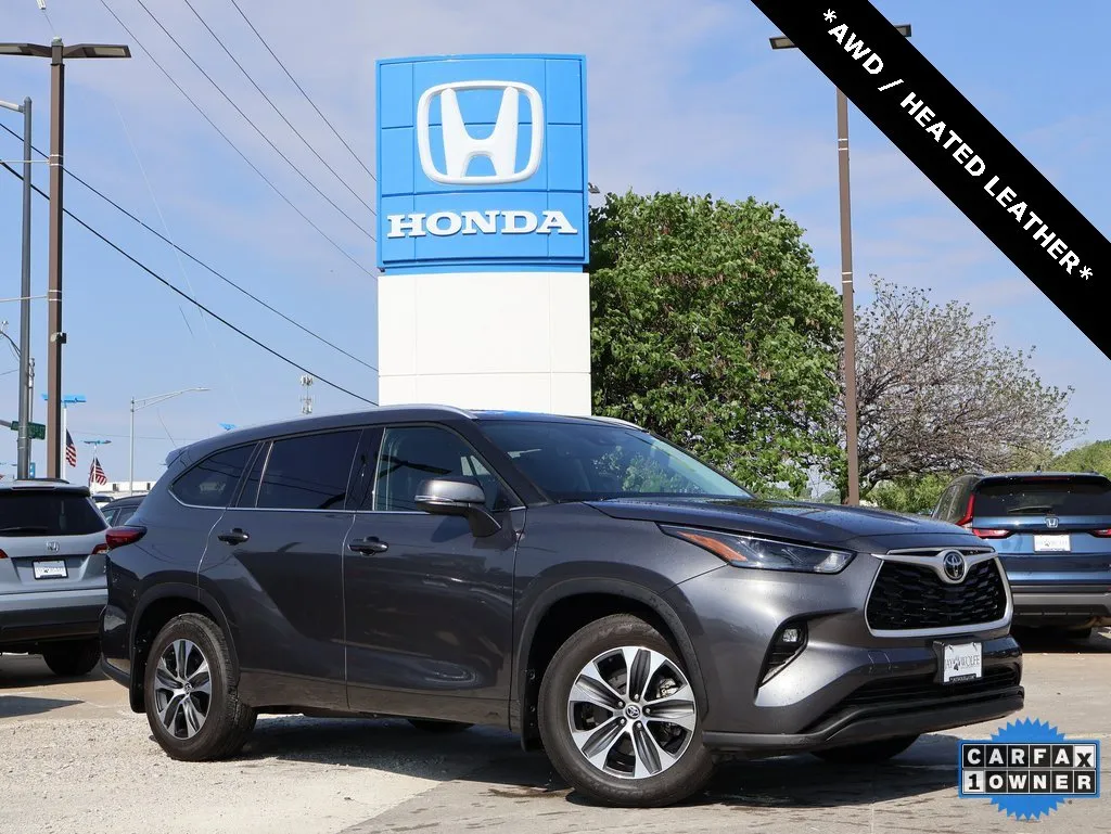 Used 2022 Toyota Highlander XLE for sale in Kansas City, MO at Jay