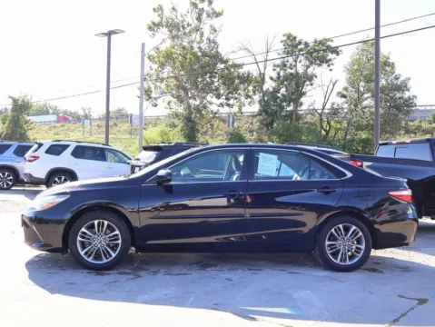 More photos of 2017 Toyota Camry SE at Jay Wolfe Honda, MO