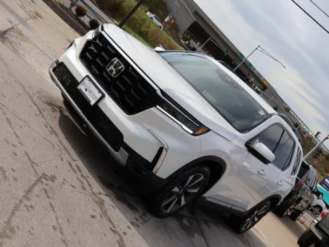 Another view of 2025 Honda Pilot Touring for sale in Kansas City, MO at Jay Wolfe Honda