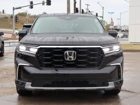 Photos of 2023 Honda Pilot Elite for sale in Kansas City, MO at Jay Wolfe Honda