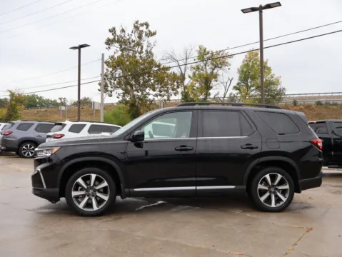 More photos of 2023 Honda Pilot Elite at Jay Wolfe Honda, MO