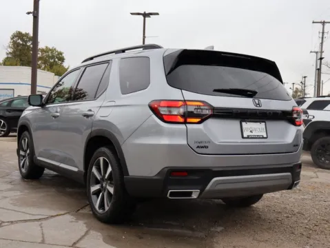 More photos of 2023 Honda Pilot Elite at Jay Wolfe Honda, MO