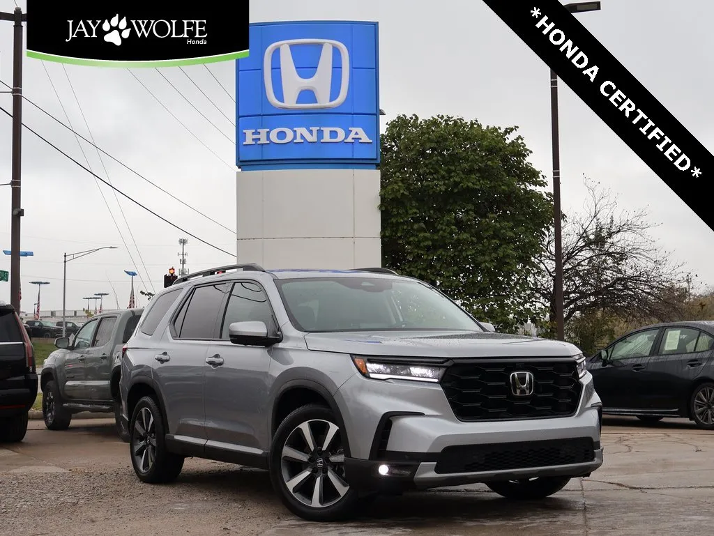 Silver 2023 Honda Pilot Elite for sale in Kansas City, MO