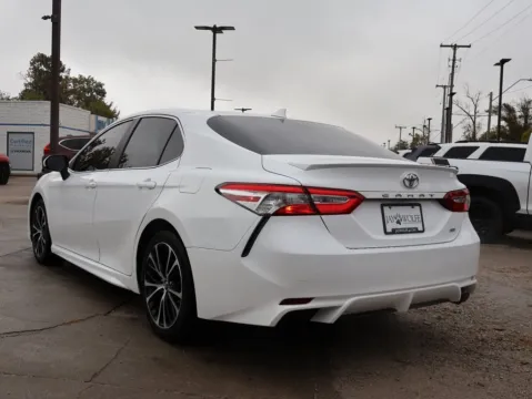 More photos of 2020 Toyota Camry SE at Jay Wolfe Honda, MO