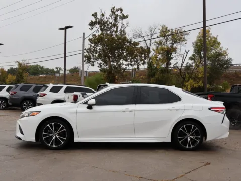 More photos of 2020 Toyota Camry SE at Jay Wolfe Honda, MO