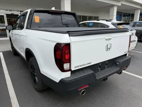 More photos of 2022 Honda Ridgeline Black Edition at Jay Wolfe Honda, MO