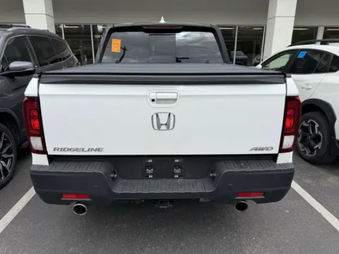 More photos of 2022 Honda Ridgeline Black Edition at Jay Wolfe Honda, MO