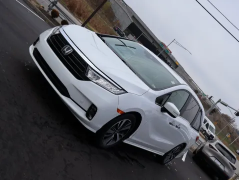 Another view of 2024 Honda Odyssey Touring for sale in Kansas City, MO at Jay Wolfe Honda