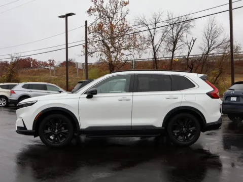 More photos of 2023 Honda CR-V Hybrid Sport Touring at Jay Wolfe Honda, MO