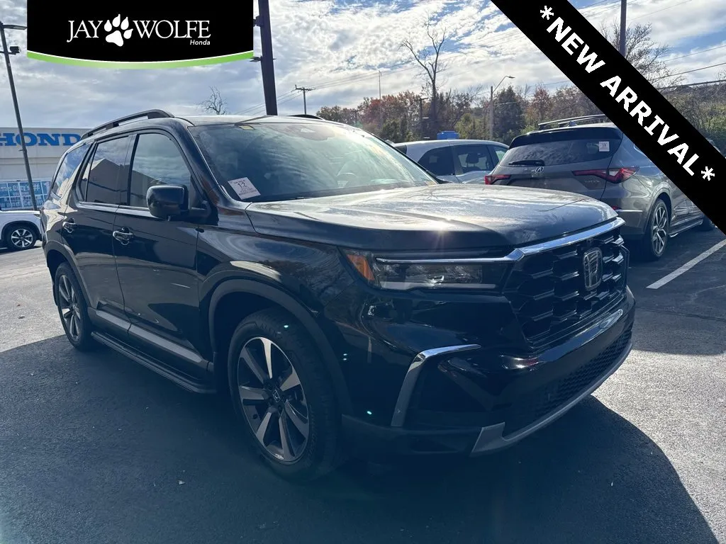 Black 2023 Honda Pilot Elite for sale in Kansas City, MO