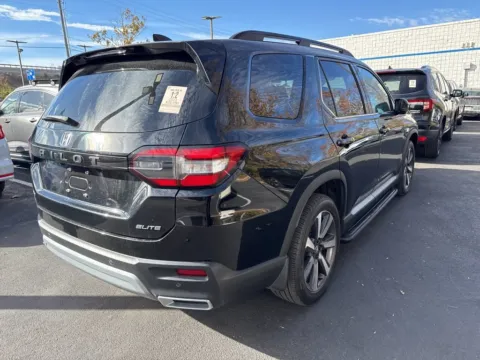 More photos of 2023 Honda Pilot Elite at Jay Wolfe Honda, MO