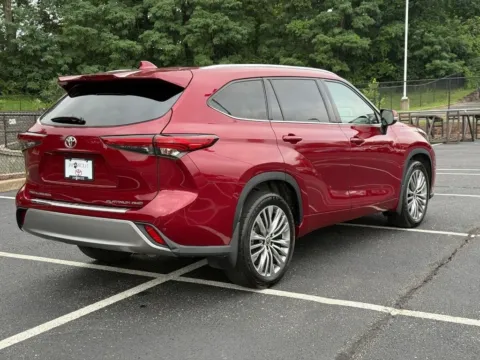 Another view of 2021 Toyota Highlander Platinum for sale in Ballwin, MO at Jay Wolfe Toyota of West County