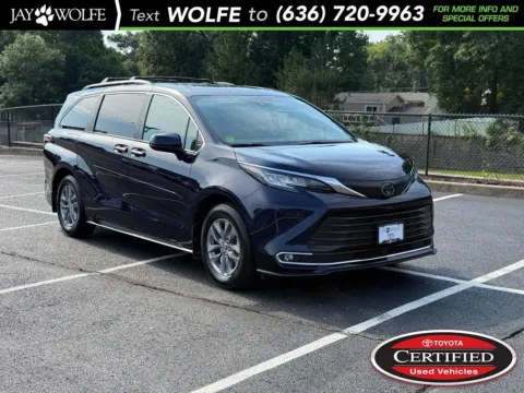 Blue 2022 Toyota Sienna XLE for sale in Ballwin, MO