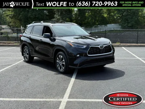 Black 2022 Toyota Highlander XLE for sale in Ballwin, MO