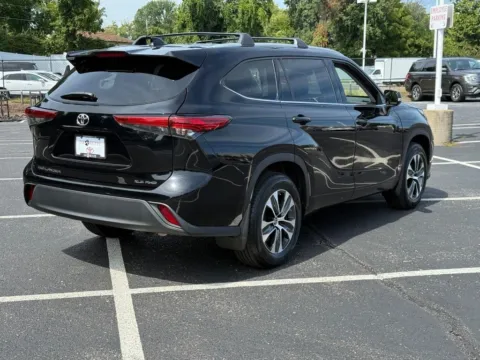 Another view of 2022 Toyota Highlander XLE for sale in Ballwin, MO at Jay Wolfe Toyota of West County