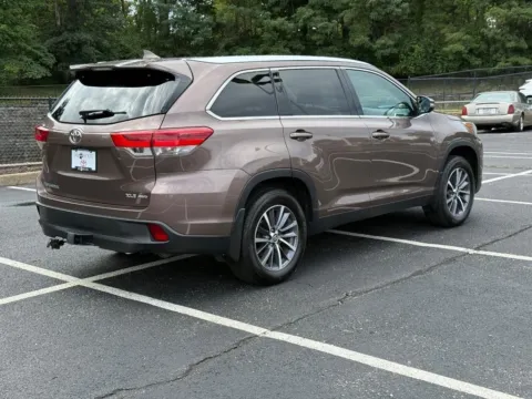 Another view of 2019 Toyota Highlander XLE for sale in Ballwin, MO at Jay Wolfe Toyota of West County