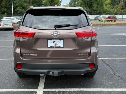 More photos of 2019 Toyota Highlander XLE at Jay Wolfe Toyota of West County, MO