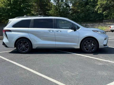 Photos of 2021 Toyota Sienna XSE for sale in Ballwin, MO at Jay Wolfe Toyota of West County