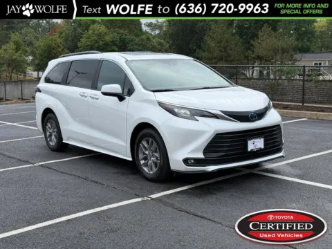 White 2025 Toyota Sienna XLE for sale in Ballwin, MO